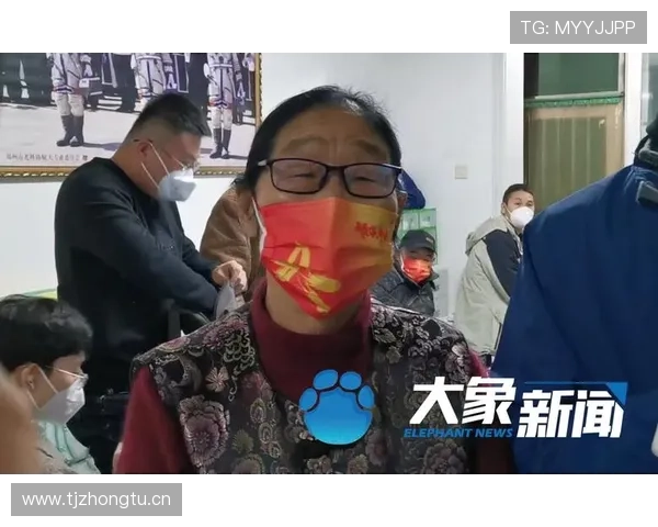 刘洋最新生活照的沙发……我一个月工资都不配坐