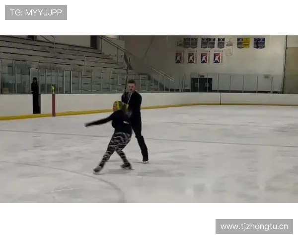 托尼娅·哈丁这气场，领奖台的冰冷和街头的倔强同时上线，刷近照差点没认出来